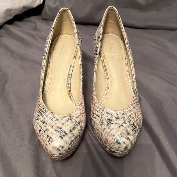 Aldo size 8 (38) Snakeskin heels - Picture 1 of 3